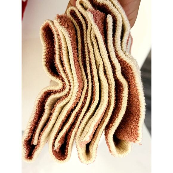 Cupcakes and Cashmere Hand Towels Pink Hearts Pink White Set of Two - Picture 4 of 4